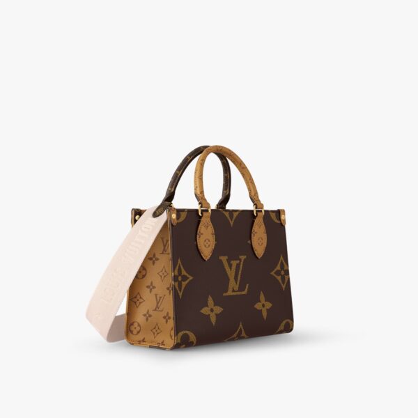 ⁦حقيبة OnTheGo PM من Louis Vuitton⁩ - الصورة ⁦4⁩