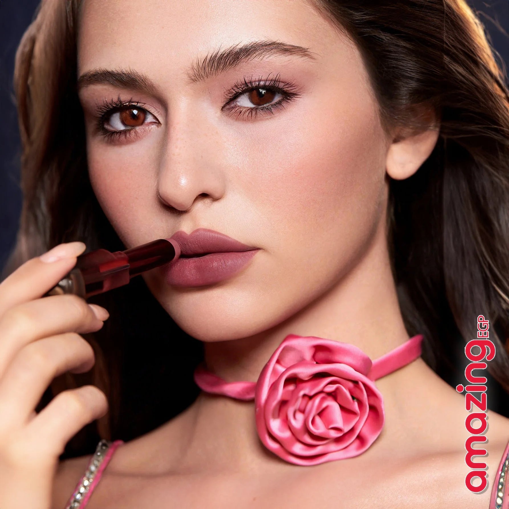 SHEGLAM أحمر شفاه غير لامع يدوم طويلاً - إصدار Dynamatte Boom (Ember Rose)، مثالي للحفلات والمناسبات الشتوية والسفر. لون وردي عصري يناسب مجموعة - Cherish You
