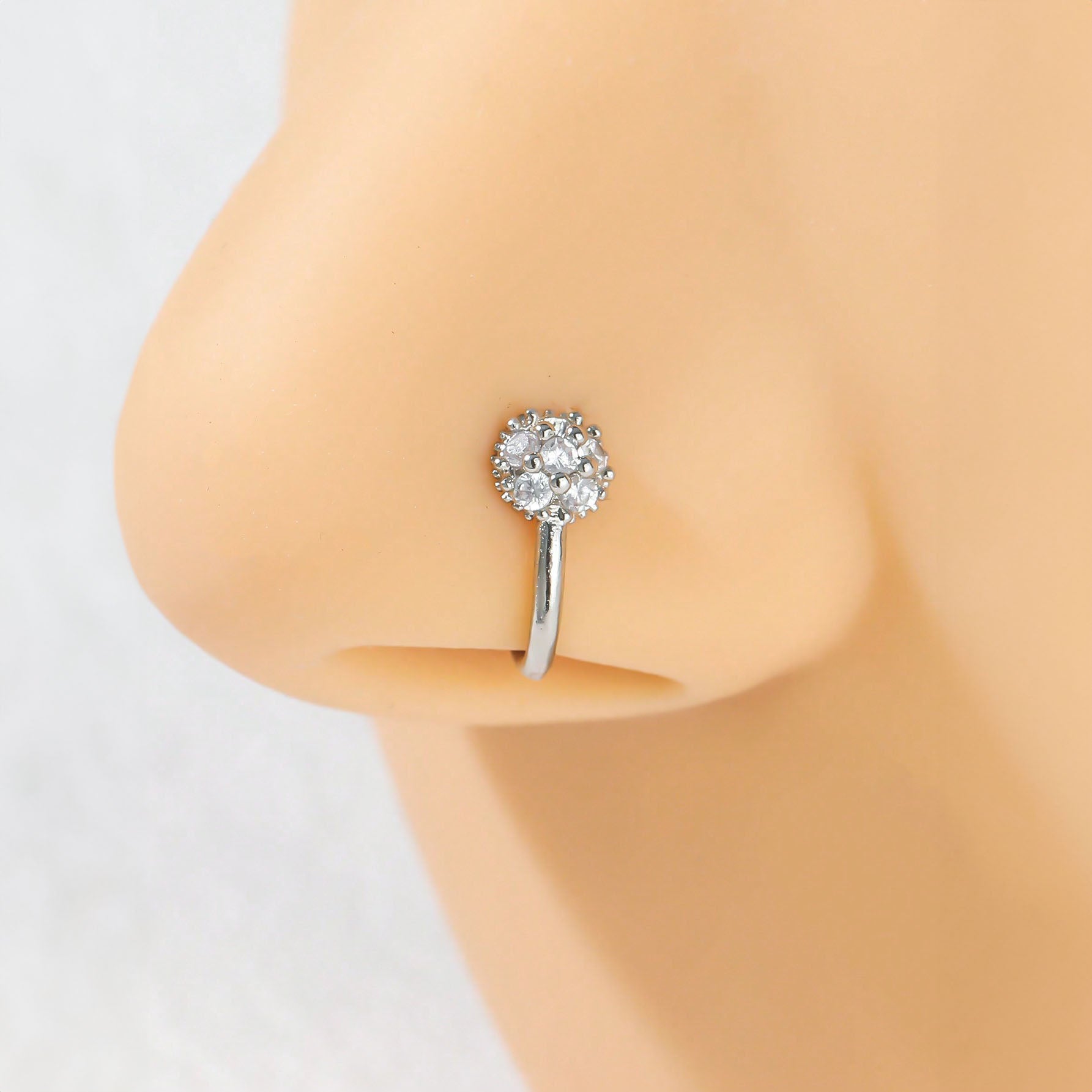 بيرسنج أنف حلقة أنف ،بدون اخرام من الفولاذ المقاوم للصدأ لا تسبب الحساسية لا حاجة للخرم ، مزينة بزركونيا على شكل زهرة غير مثقوبة للرجال والنساء تثبت بدون خرم