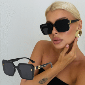 نظارة شمسية نسائية كبيرة الحجم بإطار مربّع كامل UV400 – تصميم كلاسيكي أسود بعدسات رمادي داكن